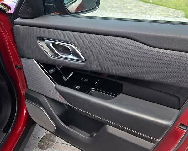 Красный Ленд Ровер Рендж Ровер Велар, объемом двигателя 2 л и пробегом 125 тыс. км за 35000 $, фото 43 на Automoto.ua