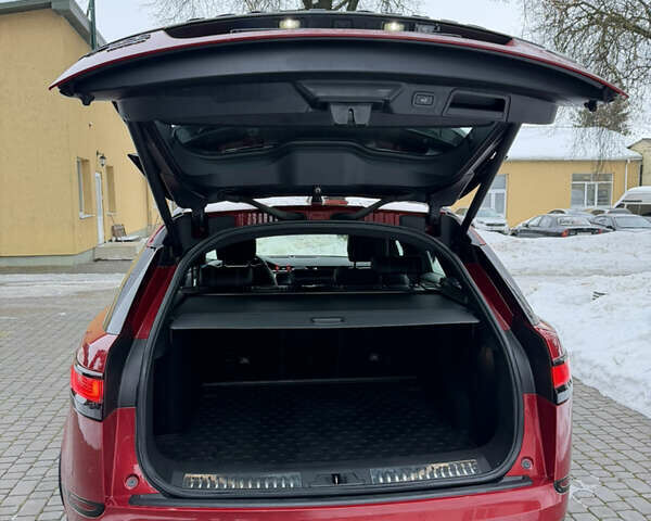 Красный Ленд Ровер Рендж Ровер Велар, объемом двигателя 2 л и пробегом 65 тыс. км за 47000 $, фото 29 на Automoto.ua