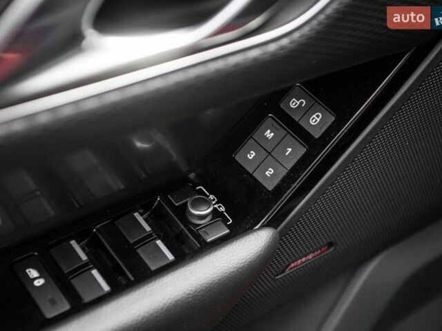 Червоний Ленд Ровер Рендж Ровер Велар, об'ємом двигуна 2 л та пробігом 82 тис. км за 38900 $, фото 40 на Automoto.ua