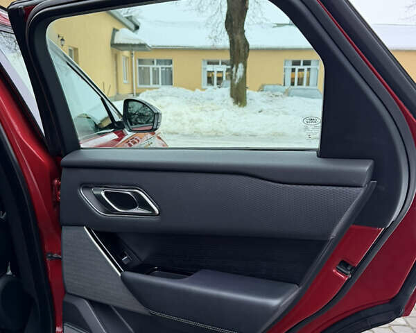 Красный Ленд Ровер Рендж Ровер Велар, объемом двигателя 2 л и пробегом 65 тыс. км за 47000 $, фото 17 на Automoto.ua