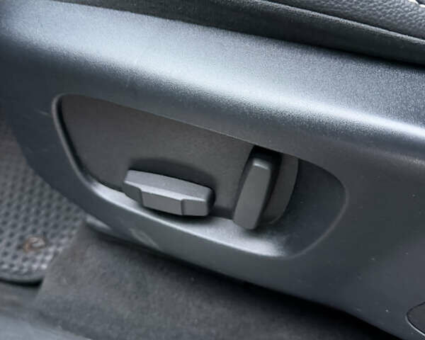 Красный Ленд Ровер Рендж Ровер Велар, объемом двигателя 2 л и пробегом 65 тыс. км за 47000 $, фото 30 на Automoto.ua