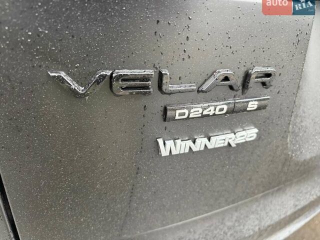 Червоний Ленд Ровер Рендж Ровер Велар, об'ємом двигуна 2 л та пробігом 112 тис. км за 41000 $, фото 5 на Automoto.ua