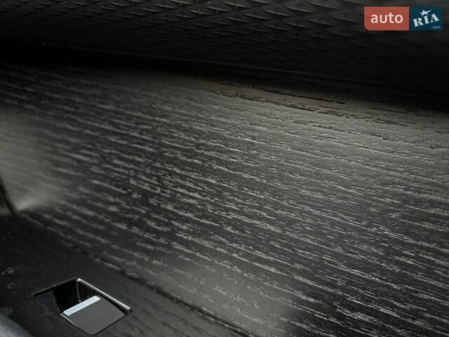 Червоний Ленд Ровер Рендж Ровер Велар, об'ємом двигуна 2 л та пробігом 111 тис. км за 44200 $, фото 3 на Automoto.ua