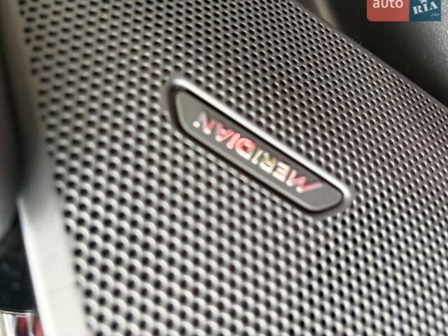 Червоний Ленд Ровер Рендж Ровер Велар, об'ємом двигуна 2 л та пробігом 112 тис. км за 41000 $, фото 28 на Automoto.ua