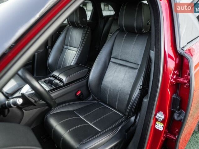 Червоний Ленд Ровер Рендж Ровер Велар, об'ємом двигуна 2 л та пробігом 82 тис. км за 38900 $, фото 29 на Automoto.ua