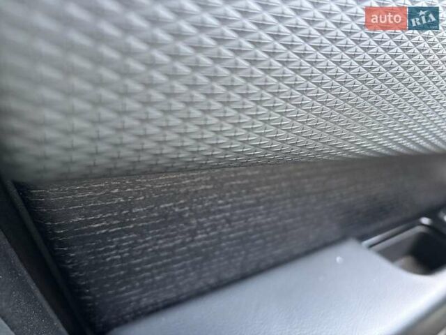 Красный Ленд Ровер Рендж Ровер Велар, объемом двигателя 2 л и пробегом 111 тыс. км за 39333 $, фото 45 на Automoto.ua