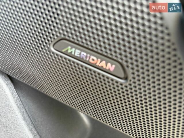 Червоний Ленд Ровер Рендж Ровер Велар, об'ємом двигуна 2 л та пробігом 111 тис. км за 44200 $, фото 5 на Automoto.ua