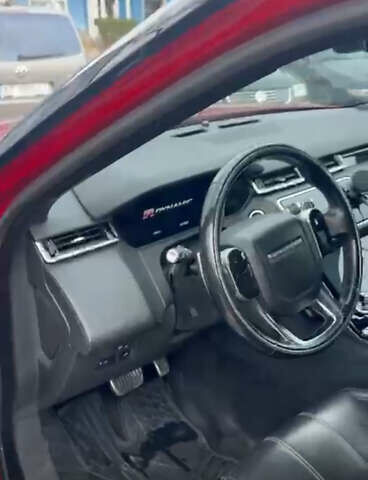 Красный Ленд Ровер Рендж Ровер Велар, объемом двигателя 2 л и пробегом 95 тыс. км за 44222 $, фото 10 на Automoto.ua