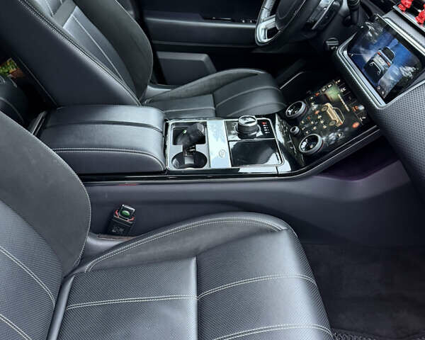 Красный Ленд Ровер Рендж Ровер Велар, объемом двигателя 2 л и пробегом 65 тыс. км за 47000 $, фото 26 на Automoto.ua