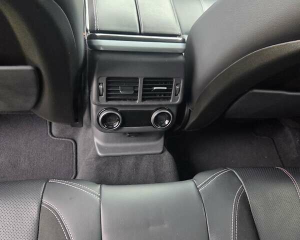 Красный Ленд Ровер Рендж Ровер Велар, объемом двигателя 2 л и пробегом 125 тыс. км за 35000 $, фото 20 на Automoto.ua