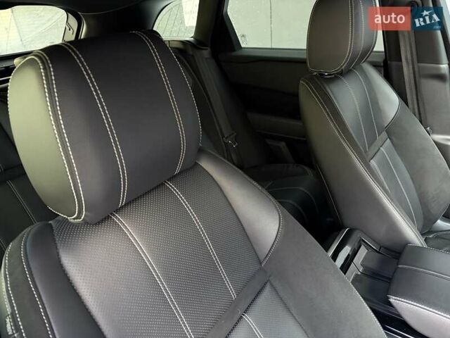 Красный Ленд Ровер Рендж Ровер Велар, объемом двигателя 2 л и пробегом 111 тыс. км за 39333 $, фото 14 на Automoto.ua