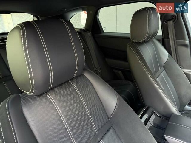 Красный Ленд Ровер Рендж Ровер Велар, объемом двигателя 2 л и пробегом 111 тыс. км за 39333 $, фото 38 на Automoto.ua