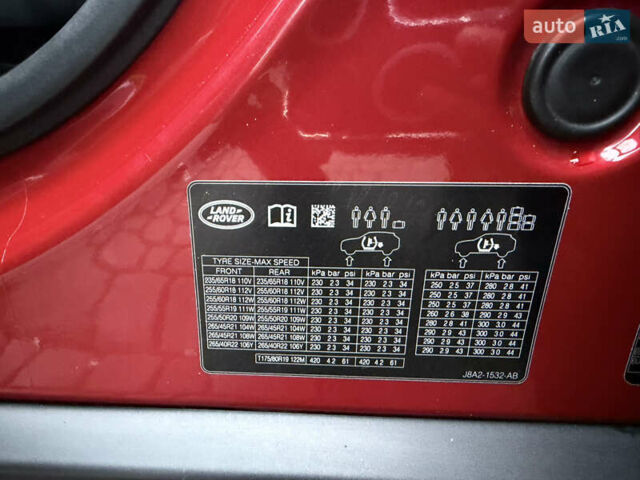 Красный Ленд Ровер Рендж Ровер Велар, объемом двигателя 2 л и пробегом 65 тыс. км за 47000 $, фото 31 на Automoto.ua