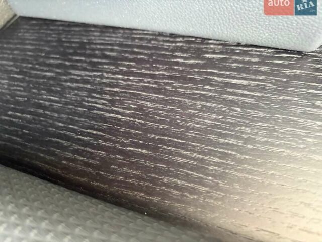 Червоний Ленд Ровер Рендж Ровер Велар, об'ємом двигуна 2 л та пробігом 111 тис. км за 44200 $, фото 4 на Automoto.ua