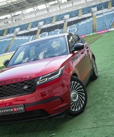 Червоний Ленд Ровер Рендж Ровер Велар, об'ємом двигуна 2 л та пробігом 82 тис. км за 38900 $, фото 6 на Automoto.ua