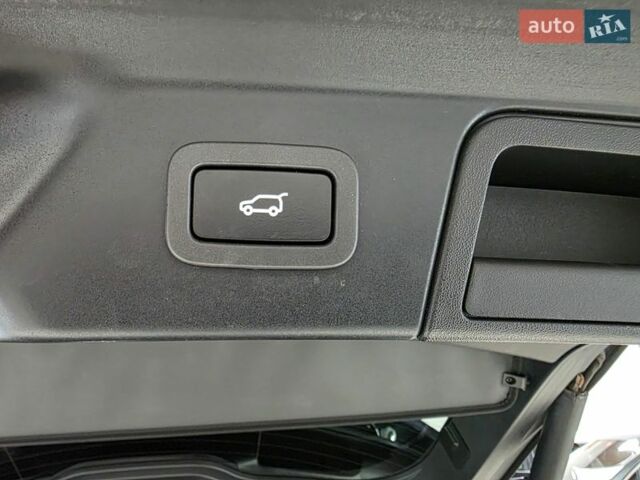 Червоний Ленд Ровер Рендж Ровер Велар, об'ємом двигуна 2 л та пробігом 176 тис. км за 32500 $, фото 57 на Automoto.ua