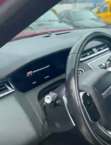 Красный Ленд Ровер Рендж Ровер Велар, объемом двигателя 2 л и пробегом 95 тыс. км за 44222 $, фото 11 на Automoto.ua