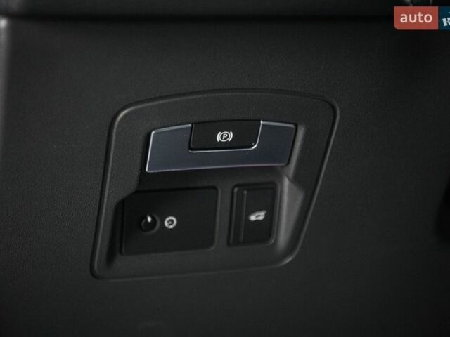 Червоний Ленд Ровер Рендж Ровер Велар, об'ємом двигуна 2 л та пробігом 82 тис. км за 38900 $, фото 38 на Automoto.ua