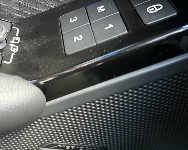 Красный Ленд Ровер Рендж Ровер Велар, объемом двигателя 2 л и пробегом 111 тыс. км за 39333 $, фото 47 на Automoto.ua