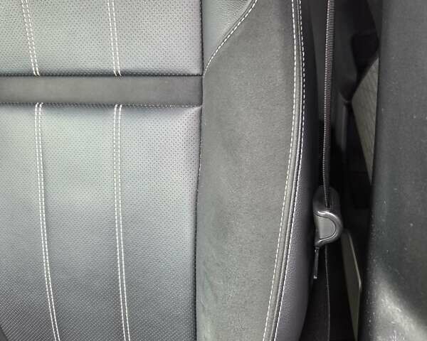 Красный Ленд Ровер Рендж Ровер Велар, объемом двигателя 2 л и пробегом 125 тыс. км за 35000 $, фото 24 на Automoto.ua