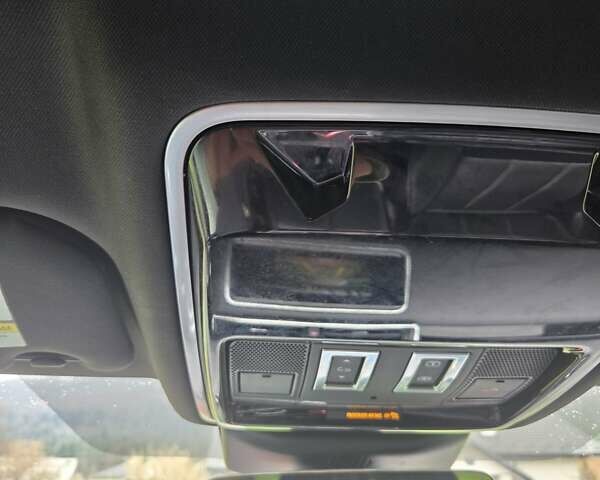 Красный Ленд Ровер Рендж Ровер Велар, объемом двигателя 2 л и пробегом 125 тыс. км за 35000 $, фото 4 на Automoto.ua