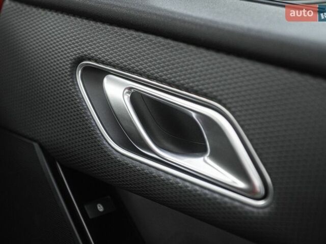 Червоний Ленд Ровер Рендж Ровер Велар, об'ємом двигуна 2 л та пробігом 82 тис. км за 38900 $, фото 46 на Automoto.ua