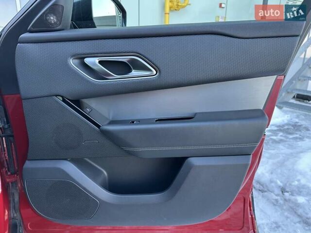 Червоний Ленд Ровер Рендж Ровер Велар, об'ємом двигуна 2 л та пробігом 97 тис. км за 35500 $, фото 29 на Automoto.ua