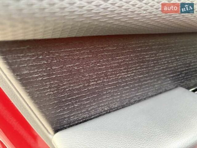 Червоний Ленд Ровер Рендж Ровер Велар, об'ємом двигуна 2 л та пробігом 99 тис. км за 43222 $, фото 24 на Automoto.ua