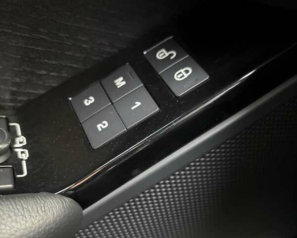 Червоний Ленд Ровер Рендж Ровер Велар, об'ємом двигуна 2 л та пробігом 99 тис. км за 43222 $, фото 29 на Automoto.ua