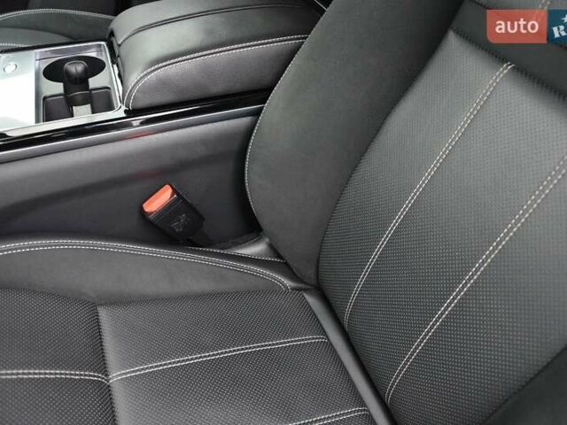 Красный Ленд Ровер Рендж Ровер Велар, объемом двигателя 2 л и пробегом 60 тыс. км за 42500 $, фото 7 на Automoto.ua