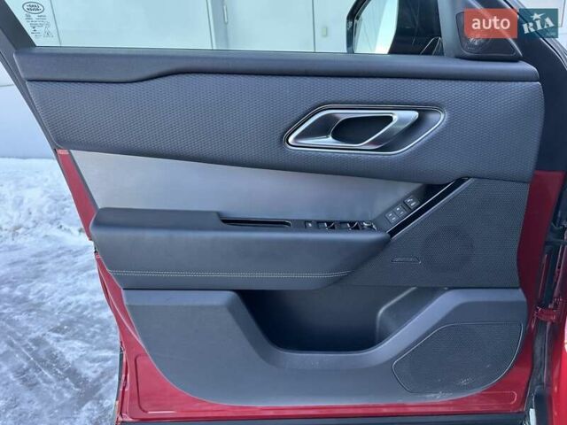 Червоний Ленд Ровер Рендж Ровер Велар, об'ємом двигуна 2 л та пробігом 97 тис. км за 35500 $, фото 11 на Automoto.ua