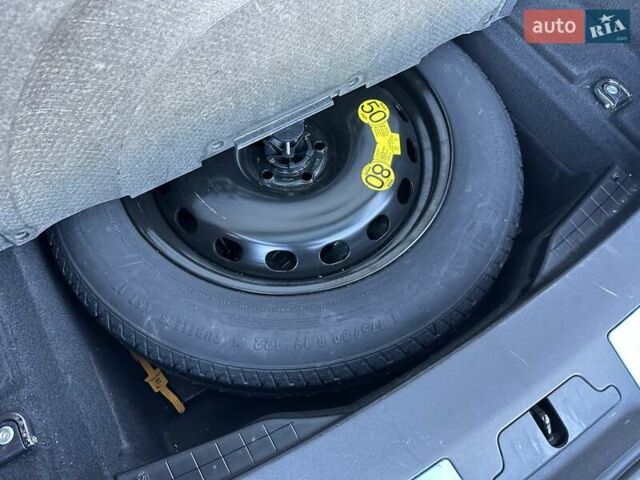 Червоний Ленд Ровер Рендж Ровер Велар, об'ємом двигуна 2 л та пробігом 97 тис. км за 35500 $, фото 33 на Automoto.ua