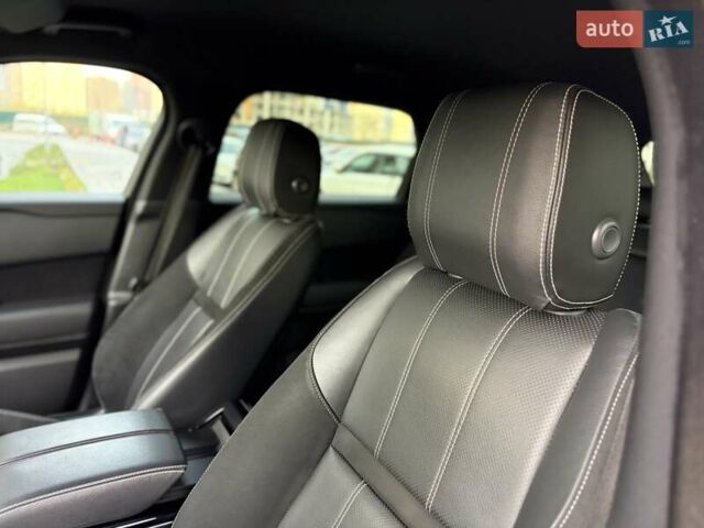 Червоний Ленд Ровер Рендж Ровер Велар, об'ємом двигуна 2 л та пробігом 99 тис. км за 43222 $, фото 28 на Automoto.ua