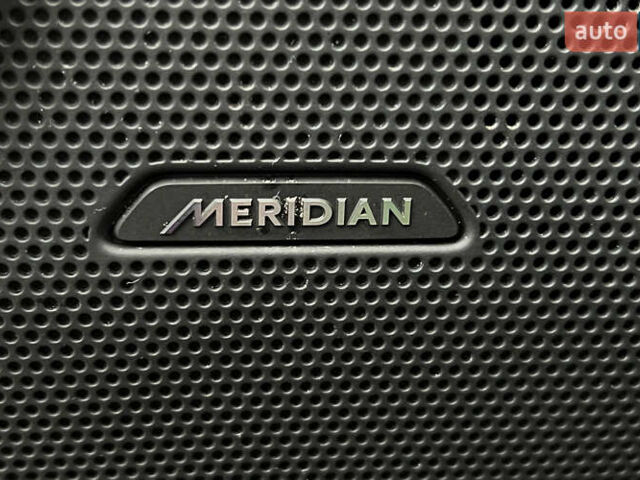 Червоний Ленд Ровер Рендж Ровер Велар, об'ємом двигуна 2 л та пробігом 145 тис. км за 30900 $, фото 20 на Automoto.ua