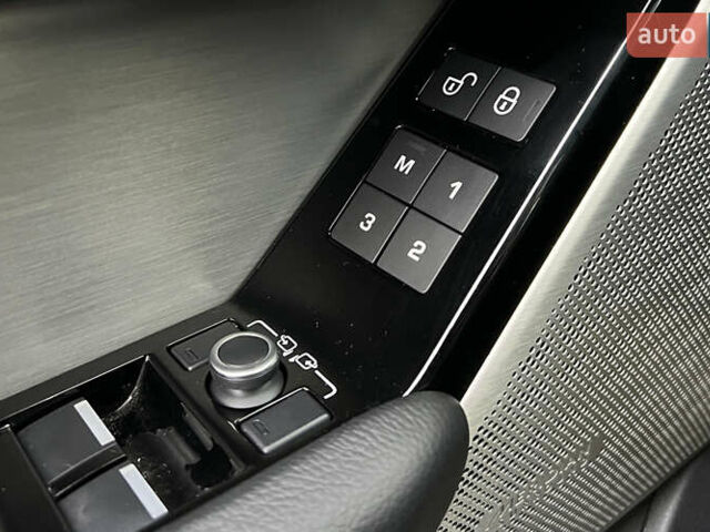 Червоний Ленд Ровер Рендж Ровер Велар, об'ємом двигуна 2 л та пробігом 91 тис. км за 30750 $, фото 21 на Automoto.ua