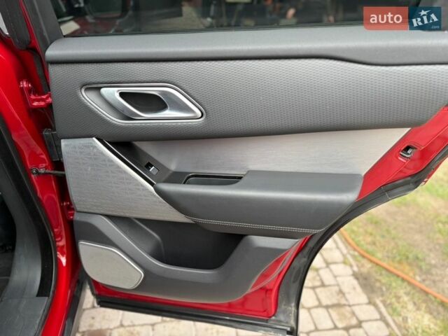 Красный Ленд Ровер Рендж Ровер Велар, объемом двигателя 2 л и пробегом 75 тыс. км за 33900 $, фото 34 на Automoto.ua