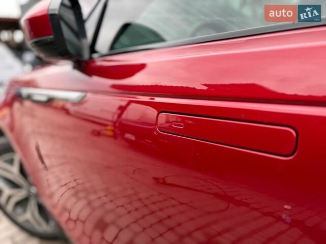 Красный Ленд Ровер Рендж Ровер Велар, объемом двигателя 2 л и пробегом 75 тыс. км за 33900 $, фото 3 на Automoto.ua