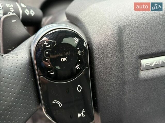 Красный Ленд Ровер Рендж Ровер Велар, объемом двигателя 2 л и пробегом 75 тыс. км за 33900 $, фото 44 на Automoto.ua