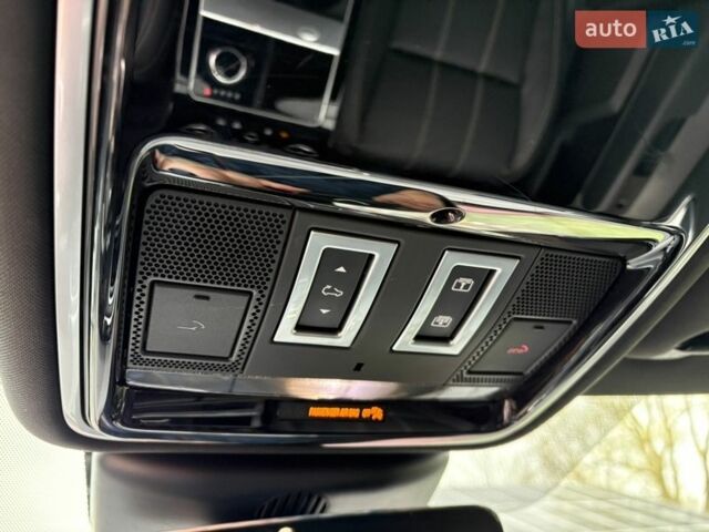 Красный Ленд Ровер Рендж Ровер Велар, объемом двигателя 2 л и пробегом 75 тыс. км за 33900 $, фото 51 на Automoto.ua