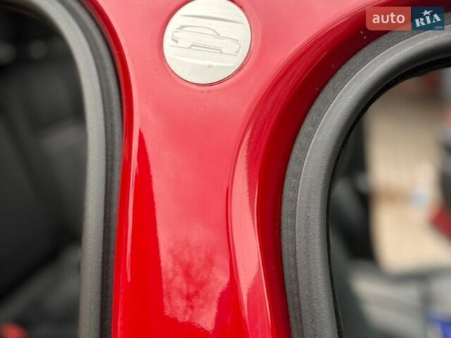 Красный Ленд Ровер Рендж Ровер Велар, объемом двигателя 2 л и пробегом 75 тыс. км за 33900 $, фото 33 на Automoto.ua