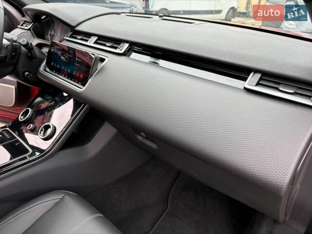 Красный Ленд Ровер Рендж Ровер Велар, объемом двигателя 2 л и пробегом 75 тыс. км за 33900 $, фото 25 на Automoto.ua