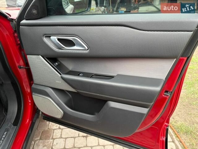 Красный Ленд Ровер Рендж Ровер Велар, объемом двигателя 2 л и пробегом 75 тыс. км за 33900 $, фото 26 на Automoto.ua