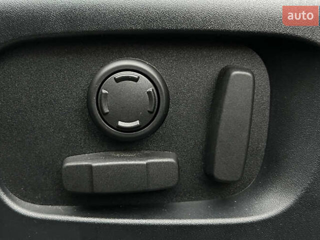 Червоний Ленд Ровер Рендж Ровер Велар, об'ємом двигуна 2 л та пробігом 91 тис. км за 30750 $, фото 20 на Automoto.ua