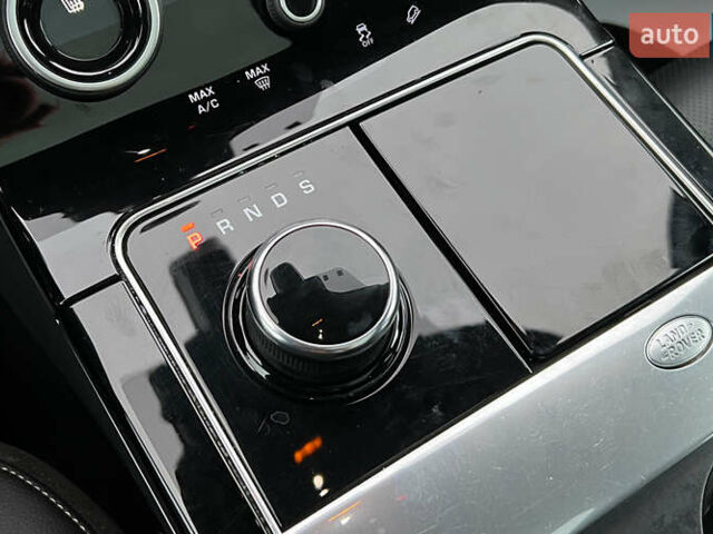 Червоний Ленд Ровер Рендж Ровер Велар, об'ємом двигуна 2 л та пробігом 91 тис. км за 30750 $, фото 19 на Automoto.ua