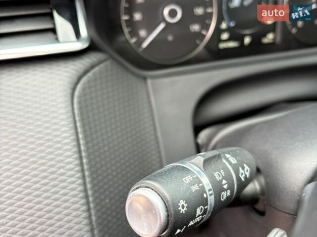 Красный Ленд Ровер Рендж Ровер Велар, объемом двигателя 2 л и пробегом 75 тыс. км за 33900 $, фото 43 на Automoto.ua