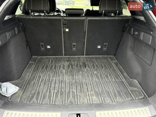 Червоний Ленд Ровер Рендж Ровер Велар, об'ємом двигуна 2 л та пробігом 91 тис. км за 31999 $, фото 13 на Automoto.ua