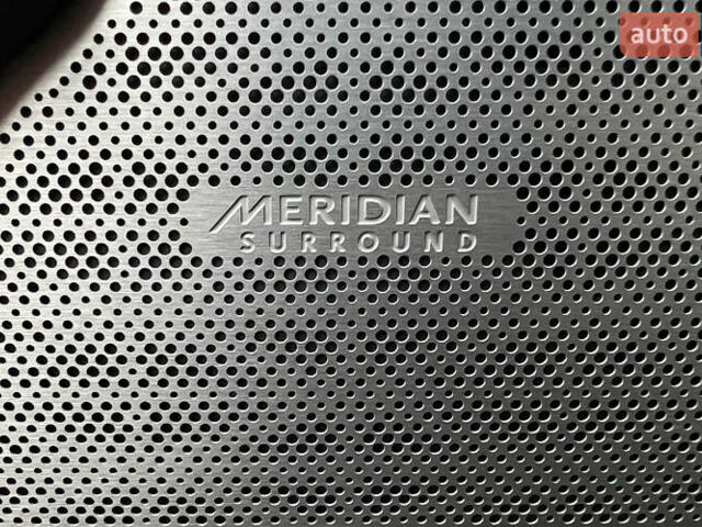 Червоний Ленд Ровер Рендж Ровер Велар, об'ємом двигуна 2 л та пробігом 91 тис. км за 30750 $, фото 22 на Automoto.ua