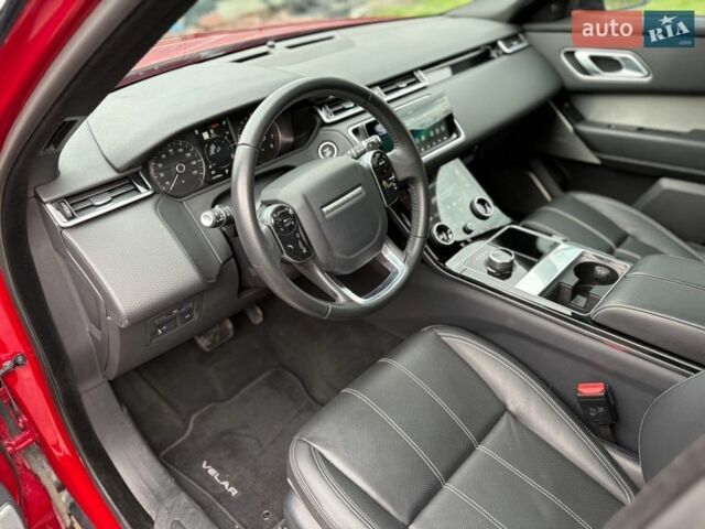 Красный Ленд Ровер Рендж Ровер Велар, объемом двигателя 2 л и пробегом 75 тыс. км за 33900 $, фото 45 на Automoto.ua
