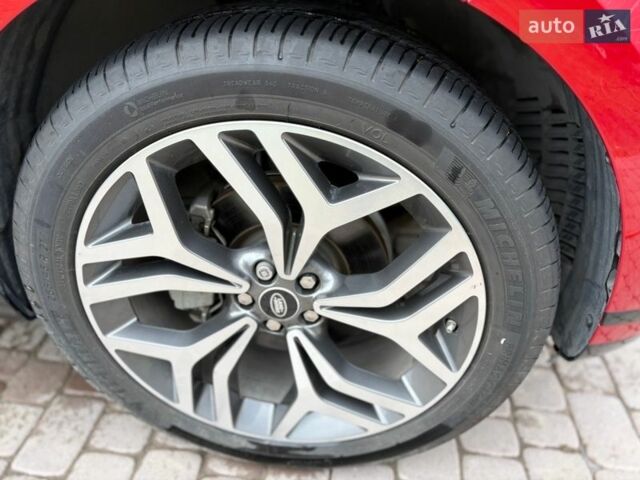 Красный Ленд Ровер Рендж Ровер Велар, объемом двигателя 2 л и пробегом 75 тыс. км за 33900 $, фото 59 на Automoto.ua