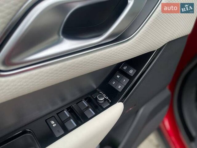 Червоний Ленд Ровер Рендж Ровер Велар, об'ємом двигуна 2 л та пробігом 30 тис. км за 69900 $, фото 8 на Automoto.ua